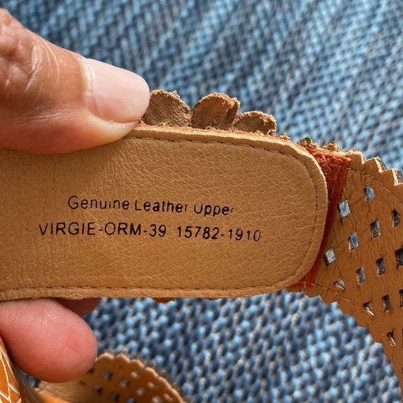 Espadrille wedge sandal by L’Artiste. Great summer sandal in a size 9 - Picture 9 of 10